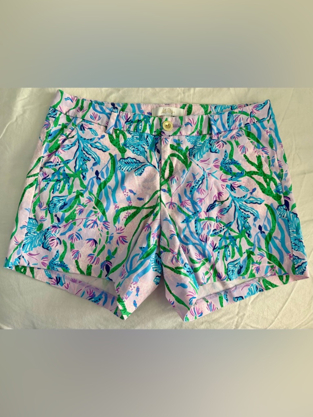 Lilly Pulitzer 5” mid rise Callahan stretch shorts in “Seacret escape”